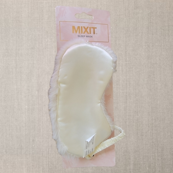 NWT/ MixIt Furry Sleeve Eye Mask - Picture 3 of 3